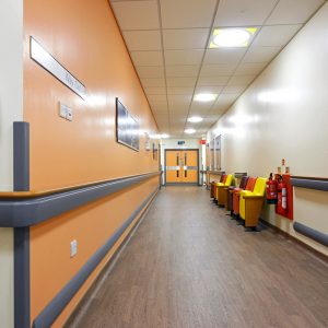 Sự đồng nhất khi kết hợp thanh tay vịn và sàn vinyl