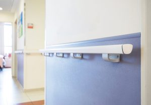 Sử dụng thanh tay vịn theo khuyến nghị của bộ Y Tế