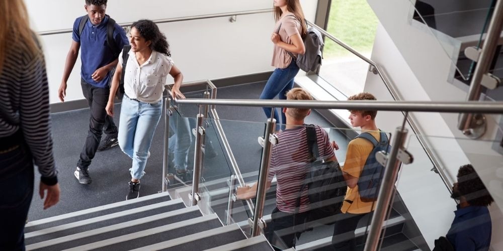 chống va đập thanh tay vịn trong trường học