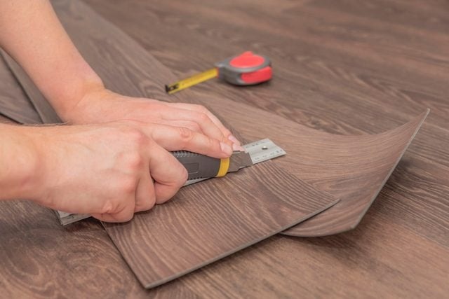 Hư hại sàn vinyl do việc thi công bất cẩn