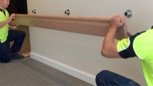 Lắp đặt không an toàn gây gãy vỡ thanh tay vịn