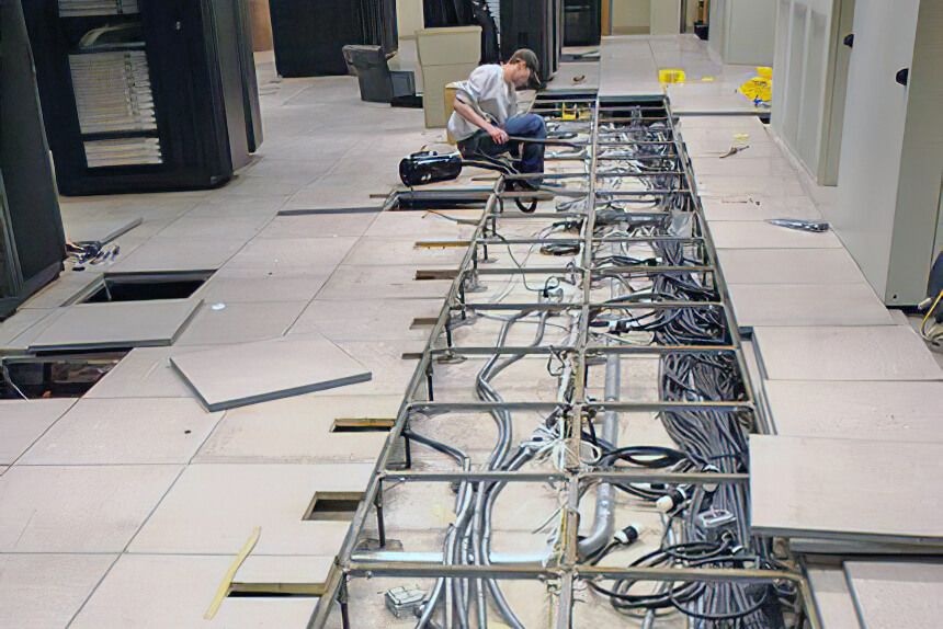 nguy cơ sập hệ sàn nâng từ tải trọng máy móc