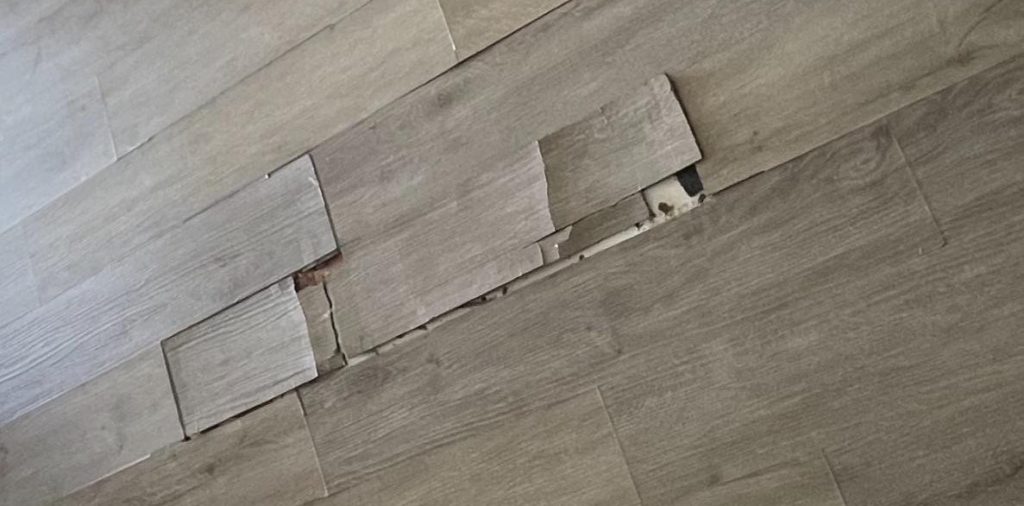 Sàn vinyl giả dễ bị hư hỏng theo thời gian