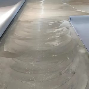 Trải tấm sàn trước khi lắp đặt thi công sàn vinyl